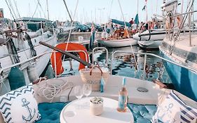 Voilier traditionnel au Port de Paimpol